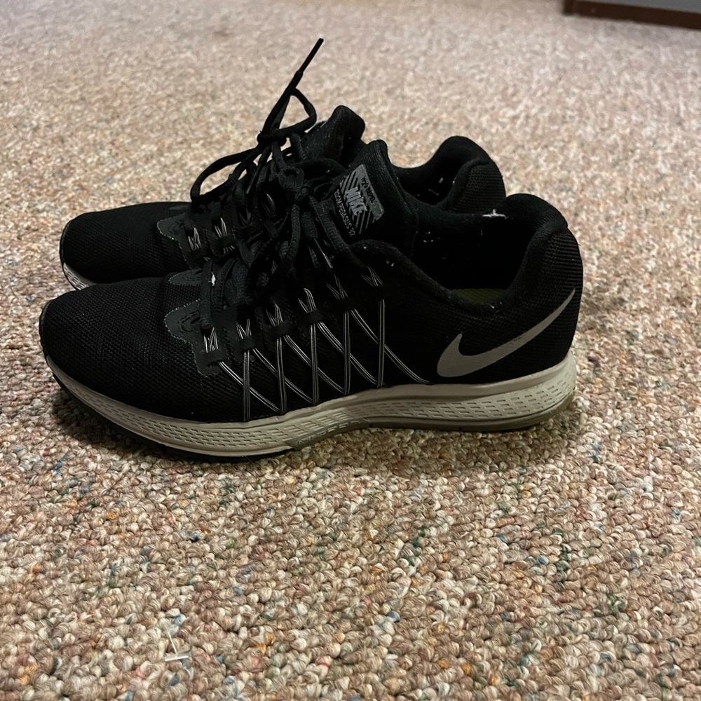 Nike sneakers size 7.5